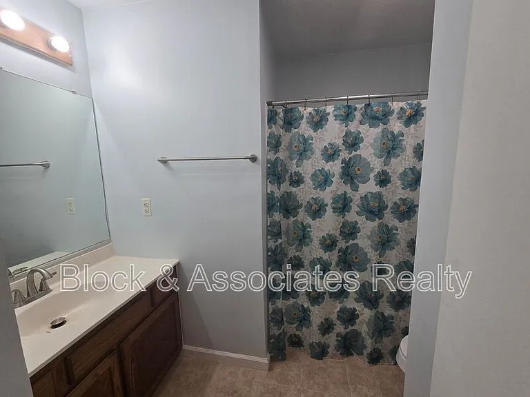 2612 Ernest St — Photo 15