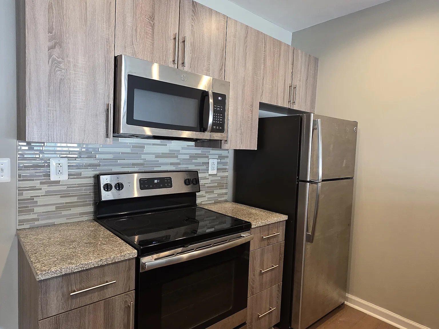 1 bed, 575 sqft, $2,075 — Photo 3
