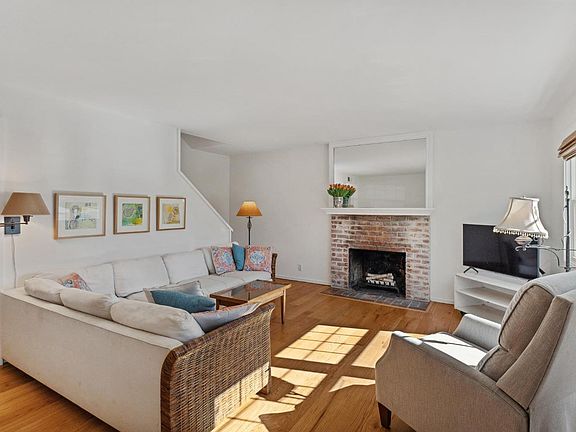 3rd image of 135 Blackstone Drive