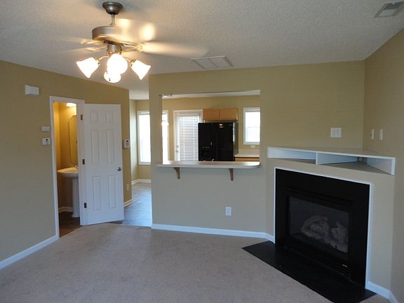 4th image of 701 Woodgreen Dr