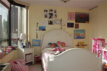Rented by R New York