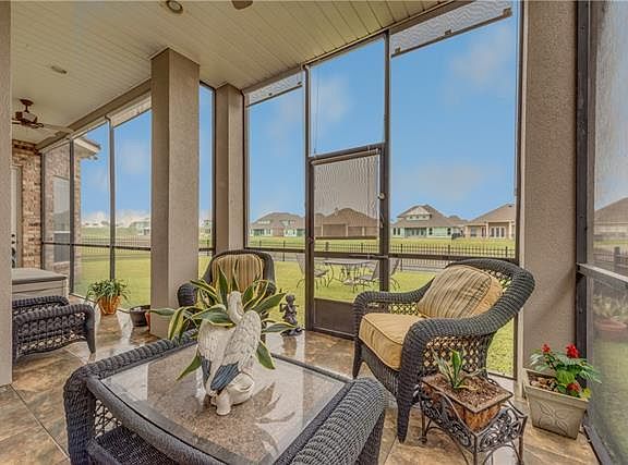 3rd image of 625 Lakeshore Village Dr