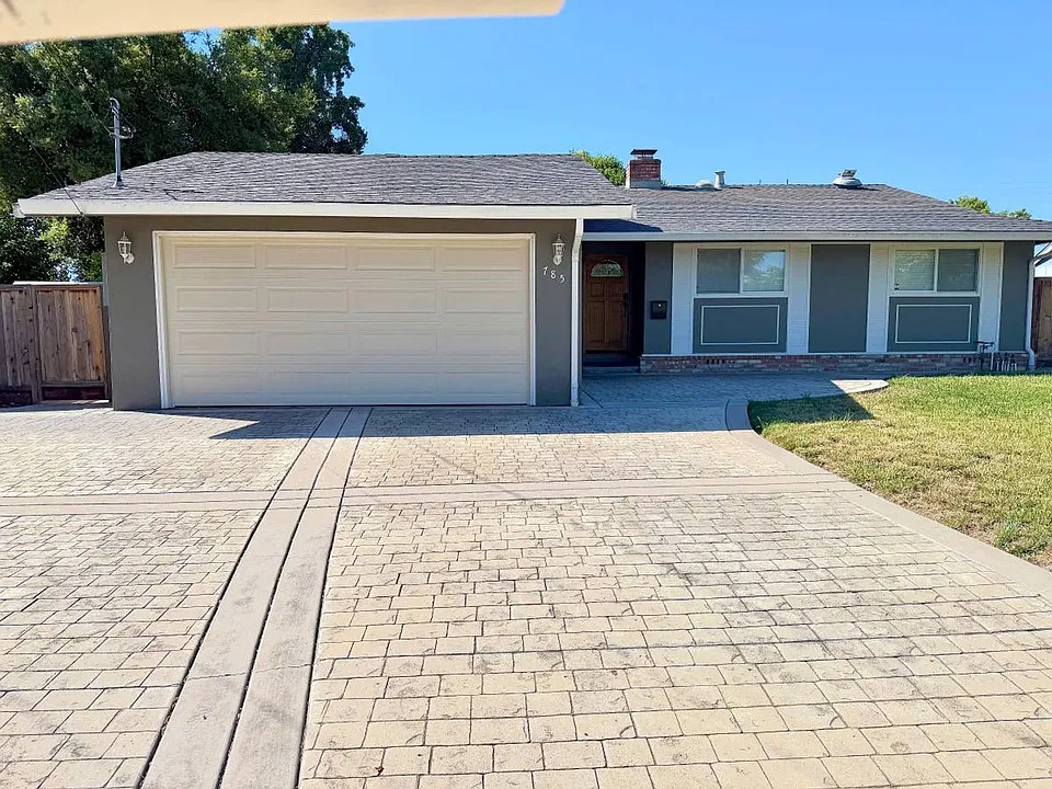 785 Duke Cir