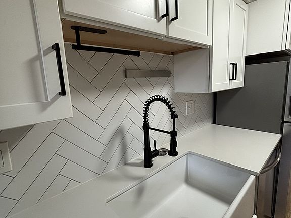 5th image of 333 N Sherman St #307