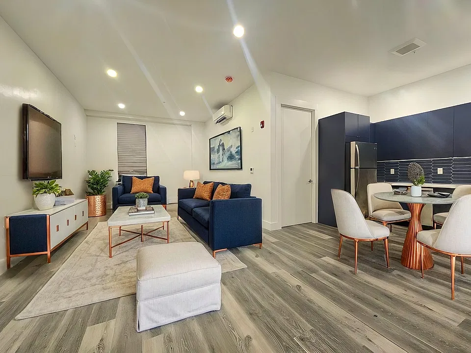 720 Park Ave #9C