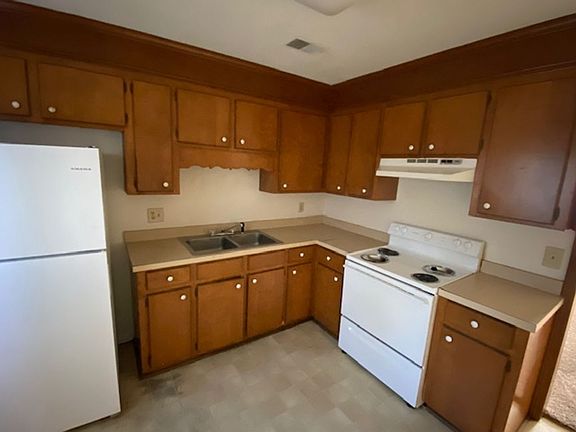2nd image of 3423 Rosewood Dr