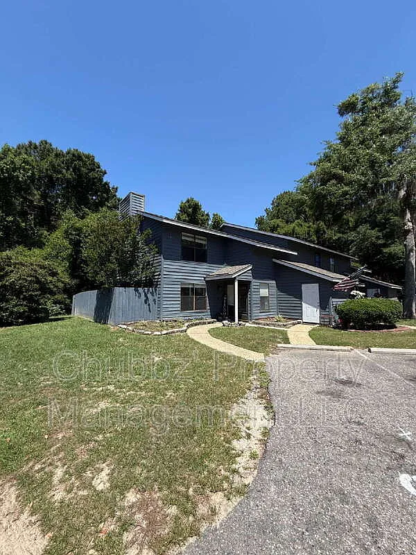 3 bed, 2.5 bath, 1742 sqft, $2,200 — Photo 1