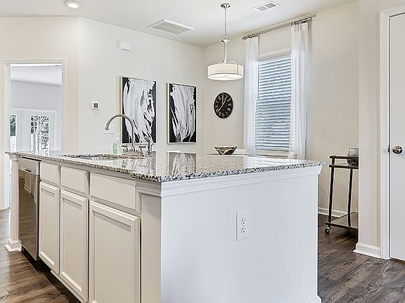 5th image of 211 Norse Creek Dr
