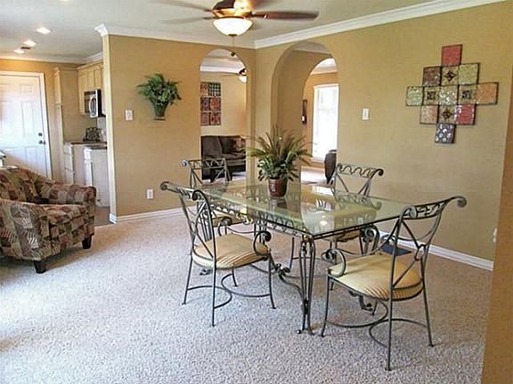 4th image of 12603 Gaslite Cir