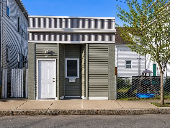 2nd image of 521 Kempton St