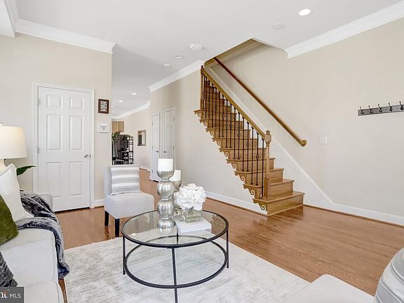 4th image of 6 E Reed Ave