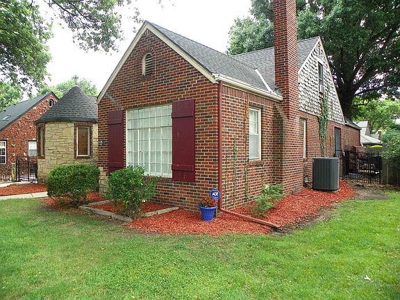 3rd image of 207 N Parkwood Ln