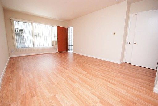 2nd image of 1148 N Formosa Ave APT 04