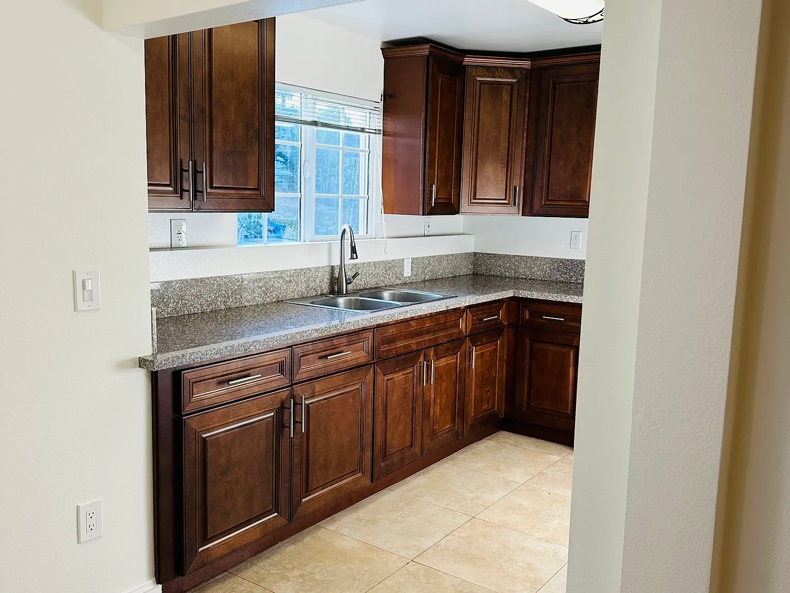 1 bed, 600 sqft, $1,550 — Photo 3