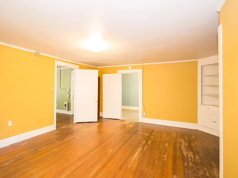 433 SW 5th St — Photo 4