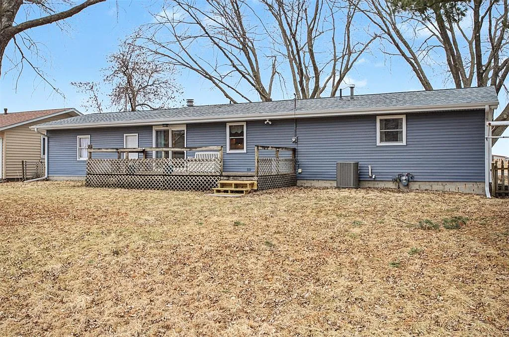 4 bed, 1152 sqft, $2,300 — Photo 3