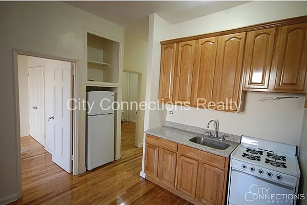 Rented by City Connections Realty | media 7