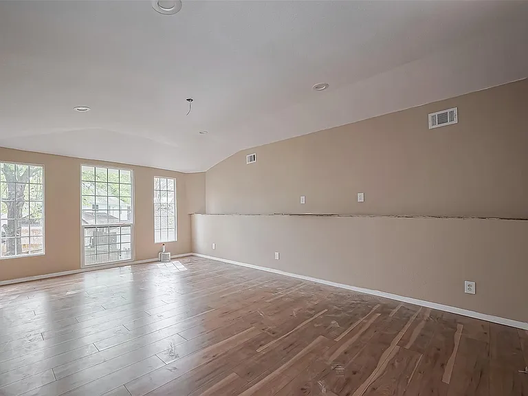 811 Loire Ln — Photo 23