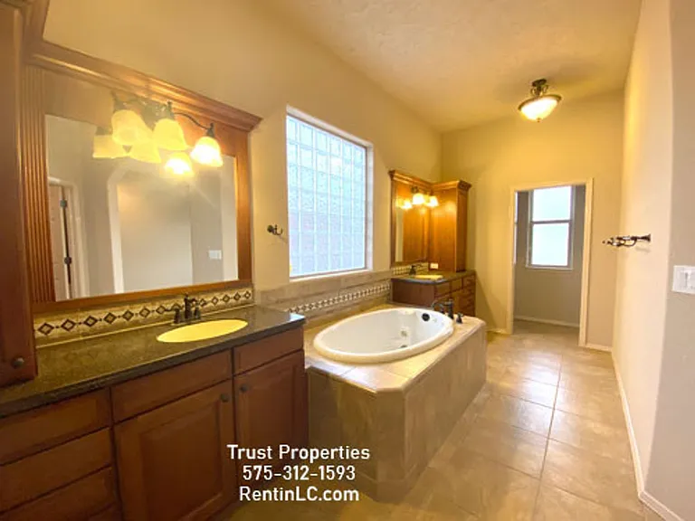 1932 Lone Tree Ln — Photo 8