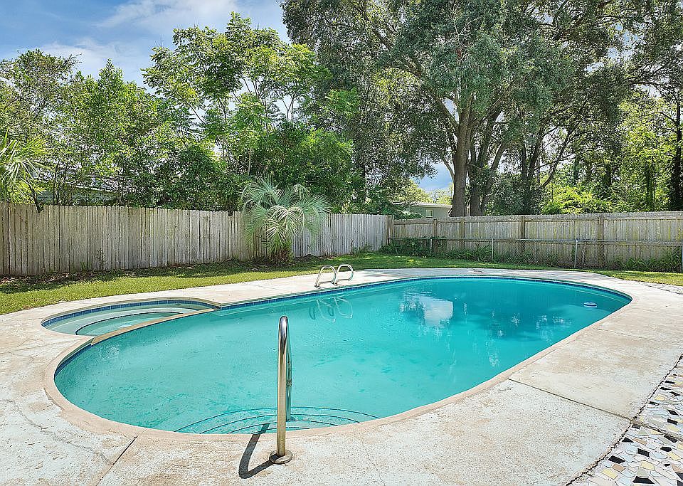 1st image of 3717 Barmer Dr