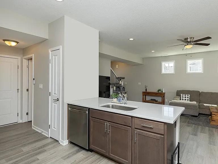 220 Amberwood Dr — Photo 9