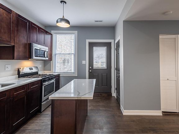 4th image of 4226 N Milwaukee Ave Unit 2