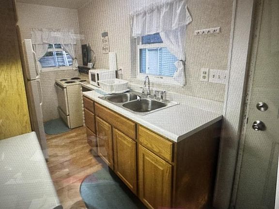 5th image of 19280 Pinecrest Cir E