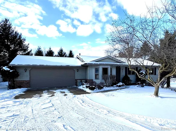 1051 N Lake George Rd, Attica, MI 48412