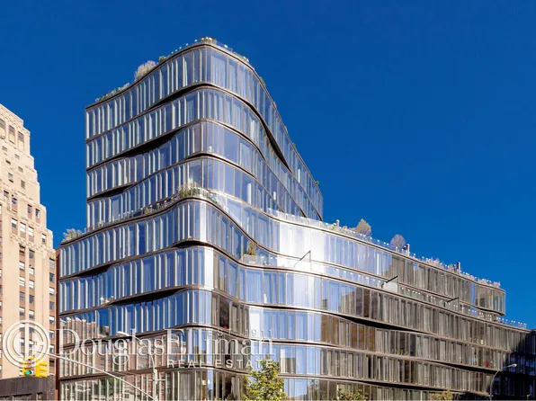 122 Greenwich Avenue image 1 of 9