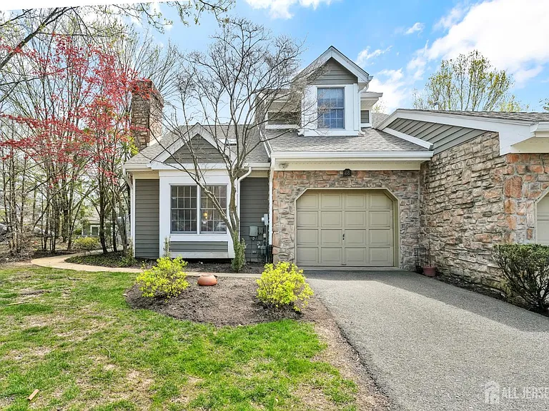 88 W Countryside Dr — Photo 1
