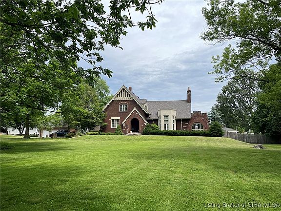 2nd image of 318 N Park Dr.