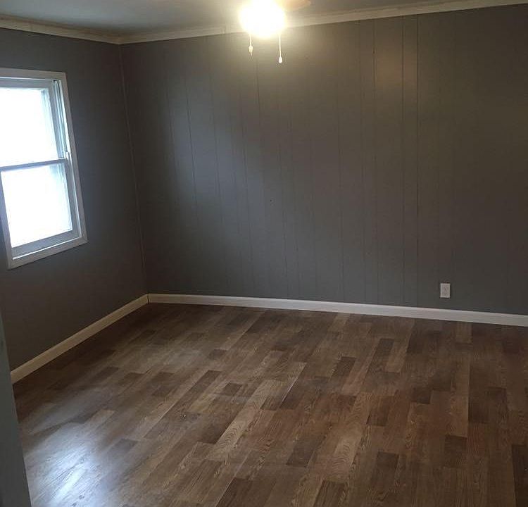 2nd image of 484 Maple St #2