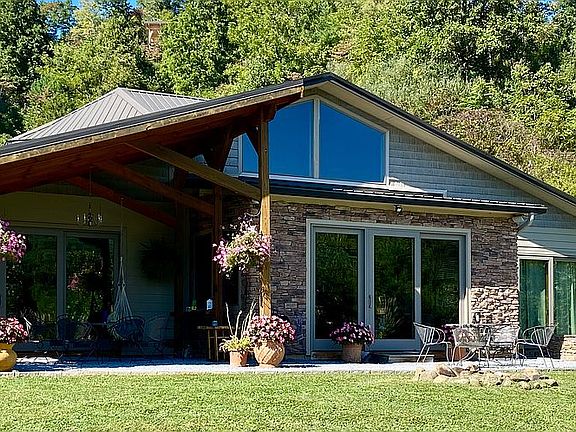 Pavilion/ exterior 