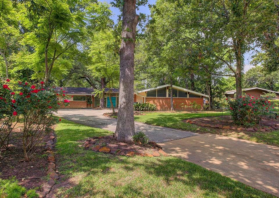1st image of 4844 Rockwood Dr