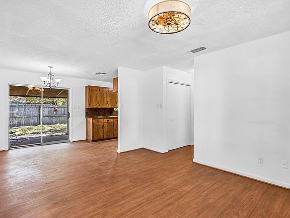 5th image of 815 N Bledsoe St