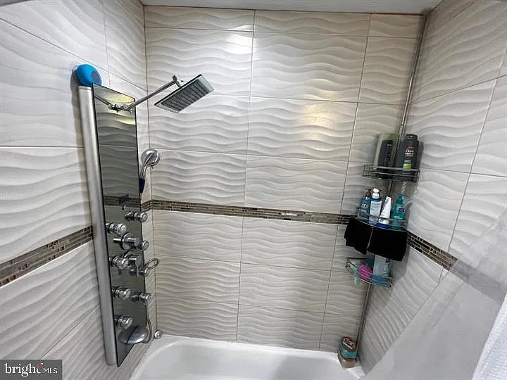 3 bed, 1.5 bath, 1088 sqft, $2,500 — Photo 4