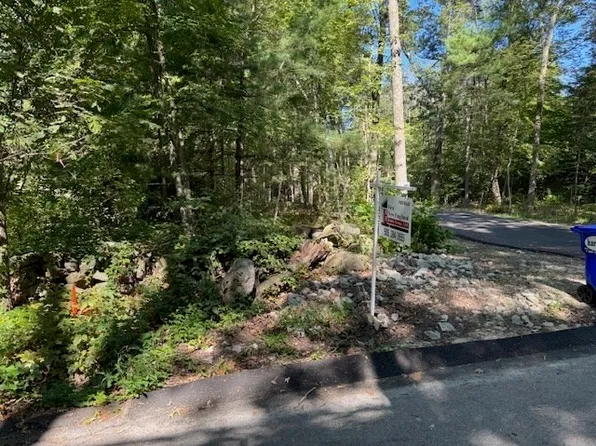 13-13A Asylum St, Mendon, MA 01756