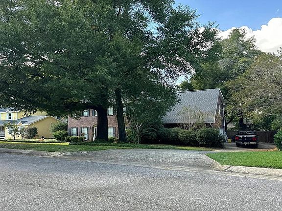 3rd image of 4025 Connell Dr