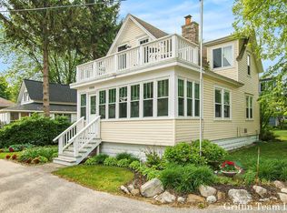 1194 Beach Dr, Holland, MI
