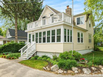 1194 Beach Dr, Holland, MI, 49423