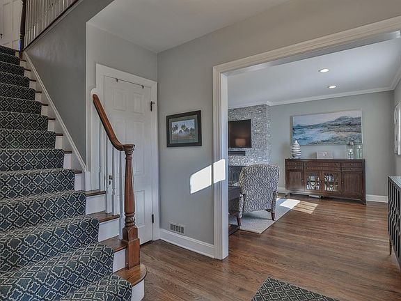 4th image of 1351 Custer Ave