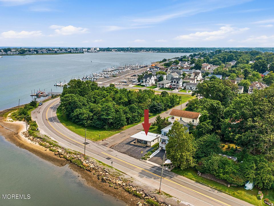 1st image of 27 S Riverside Drive