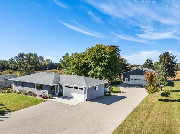 N8467 River Rd, Berlin, WI 54923