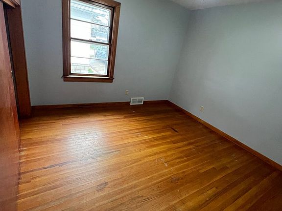 4th image of 1030 N Macarthur Blvd