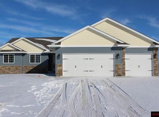 405 Crystal Cir, Mankato, MN 56001