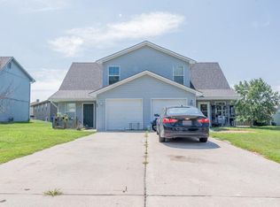 821/823 Spring Ct, Liberty, MO 64068