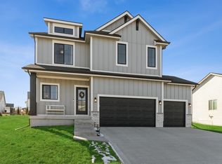 16322 Springbrook Trl, Urbandale, IA 50323