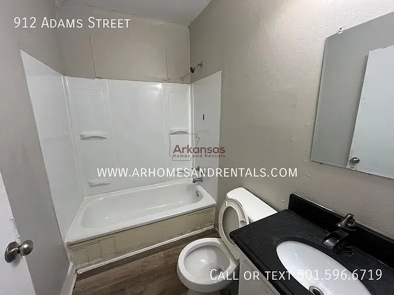 912 Adams St — Photo 7