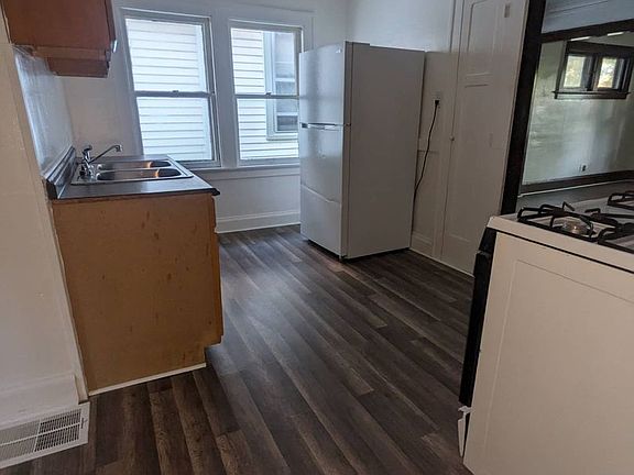 4th image of 1930 W Clarke St