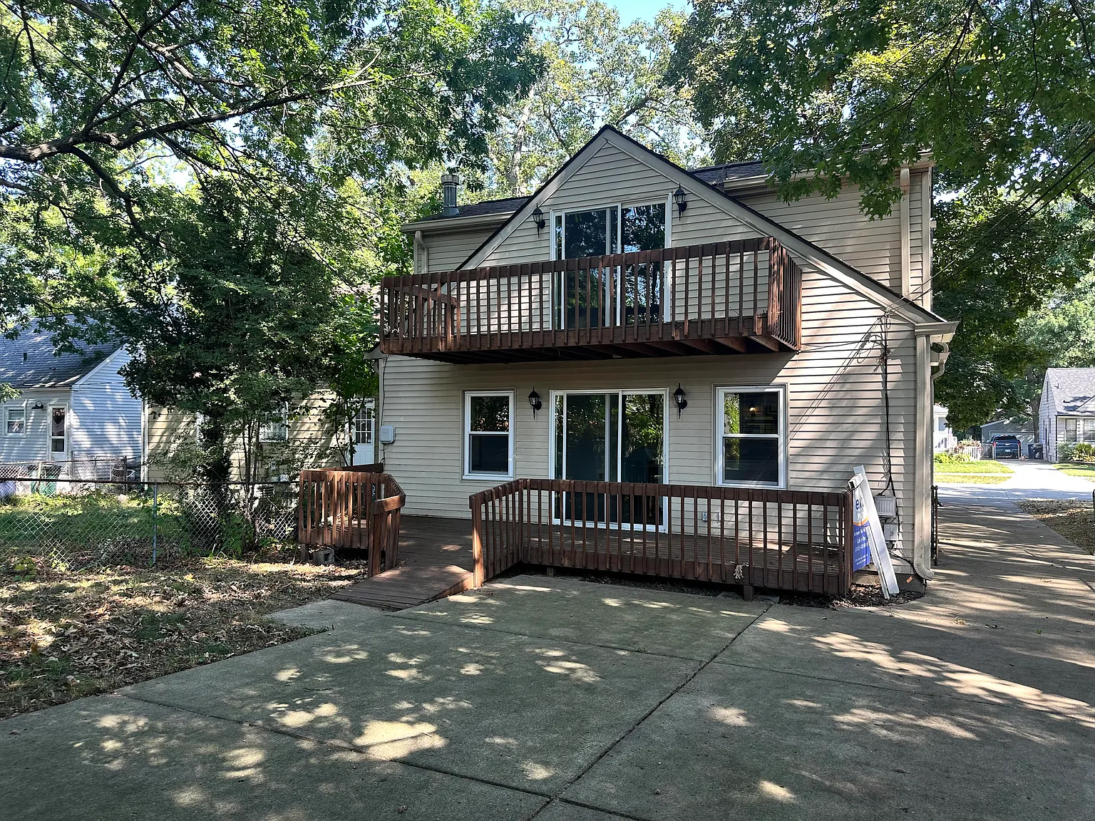 1408 Mohawk Ave — Photo 2